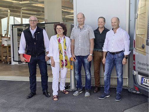 <p>
</p>

<p>
Das Projektteam v.r.: Thomas Kaiser, Daniel Medler (Gebietsverantwortlicher Homag), Thomas Müller (Leiter Bereich Klapp-und Schiebeläden), Debbie Fartely (Marketingleiterin 3E), Michael Mosner (Application Engineering CNC Processing Homag)
</p> - © Foto: Kaiser klappladen

