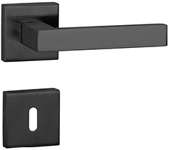 
Drückergarnitur Karee aus der black.edition: Die pflegeleichte, matte Oberfläche hinterlässt auch bei intensiver Nutzung so gut wie keine Fingerabdrücke.



