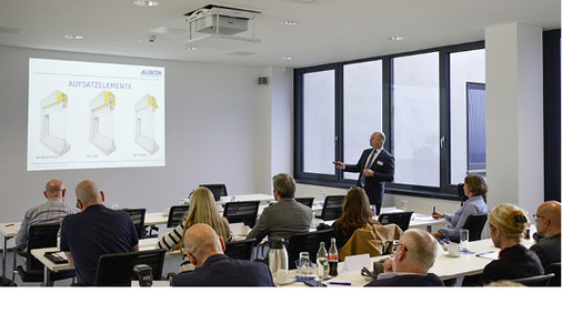 



Interessanter Aspekt bei der Vorstellung von Alexander Winkler: Sämtliche Produkte werden bereits in der Konstruktion fur beide Vertriebswege entwickelt.
