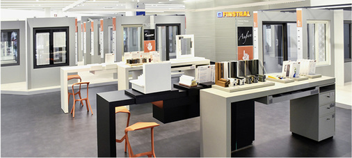 



Der Schauraum – wie hier am Hauptsitz in Unterinn/Ritten hoch über Bozen – bietet dem Kunden Orientierung und Inspiration und mit den Planer-Theken einen perfekten Leitfaden.
