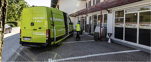 
Mit 10,7 m
3
 Ladevolumen und 3,5 t zulässigem Gesamtgewicht ist der MAN eTGE perfekt für die emissionsfreie und geräuscharme urbane Logistik geeignet .



