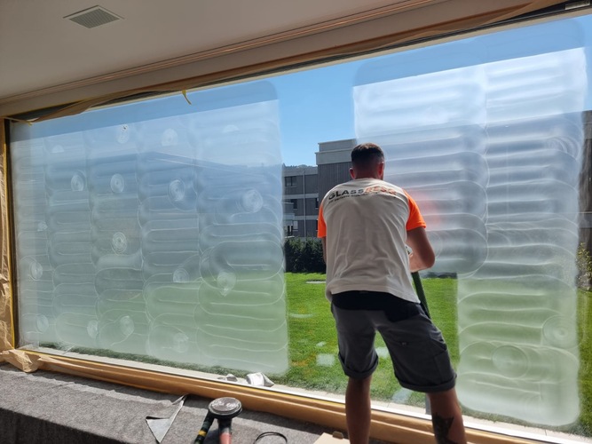 Gerade bei großen Scheiben lohnt sich eine Sanierung, da ein Tausch aufwendig ist.