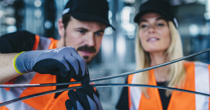 Der neue Ultimate Pro ergänzt das bestehende Portfolio der Premium Abstandhalter von Swisspacer. Das optimierte Material sorgt für eine besondere Elastizität der Abstandhalter - © Swisspacer Der neue Ultimate Pro ergänzt das bestehende Portfolio der Premium Abstandhalter von Swisspacer. Das optimierte Material sorgt für eine besondere Elastizität der Abstandhalter - © Swisspacer