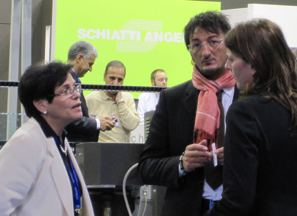 Messedirektorin Renata Gaffo im Gespräch mit Vitrumbesuchern. Messedirektorin Renata Gaffo im Gespräch mit Vitrumbesuchern.