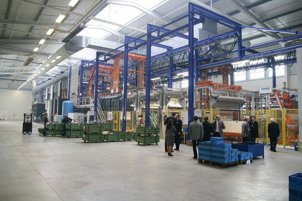 Die neue Galvanikstraße bei Winkhaus in Meiningen - Daniel Mund/GLASWELT