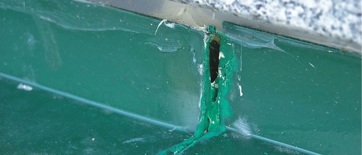 Mangelanzeigen sind vorprogrammiertWasser kann ungehindert eindringen. Ist darunter die erforderlich Abdichtung aus wasserführender und diffusionsoffener Folie? Mangelanzeigen sind vorprogrammiertWasser kann ungehindert eindringen. Ist darunter die erforderlich Abdichtung aus wasserführender und diffusionsoffener Folie?
