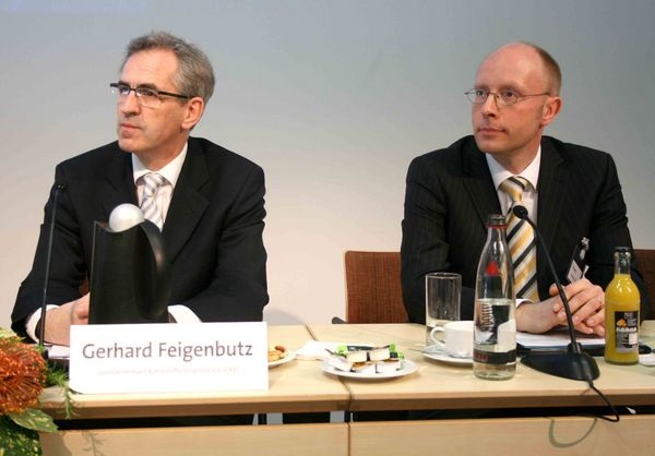 QKE-Geschäftsführer Gerald Feigenbutz und Michael Vetter, Geschäftsführer der Rewindo Fenster-Recycling-Service GmbH. - Matthias Rehberger, GLASWELT - © Matthias Rehberger, GLASWELT
