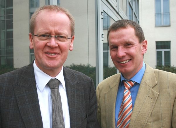 BF-Geschäftsführer Jochen Grönegras (li.) und Verbandspräsident Thomas Dreisbusch freuten sich über die Verdopplung der Teilnehmerzahl. - Matthias Rehberger, GLASWELT