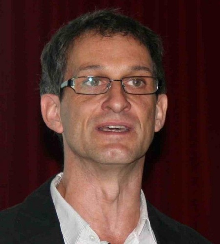 Referent Prof. Peter Braun von der HafenCity Universität Hamburg, setzt seine Arbeitsschwerpunkte auf Energieeffizienz und Bauen mit Glas. - Matthias Rehberger, GLASWELT