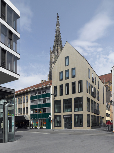 Mehrere attraktive Objekte sind inzwischen mit dieser Konstruktion ausgeführt worden, darunter beispielsweise das Kunden-Servicecenter der Stadtwerke Ulm/Neu-Ulm. - © Wicona
Mehrere attraktive Objekte sind inzwischen mit dieser Konstruktion ausgeführt worden, darunter beispielsweise das Kunden-Servicecenter der Stadtwerke Ulm/Neu-Ulm. - Wicona