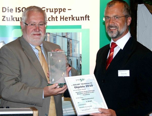 Der 3. Platz ging nach Kirchberg an die Hunsrücker Glaveredelung Wagener GmbH, Geschäftführer Wolfgang Wies (re.) freut sich über die Siegerurkunde. - Matthias Rehberger, GLASWELT - © Matthias Rehberger, GLASWELT
