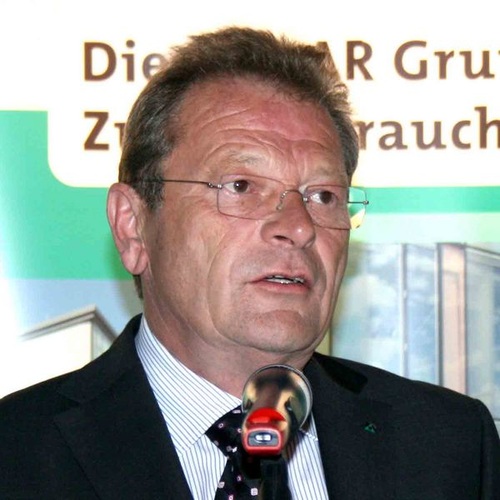 Christian Irmscher von den Glaswerken Arnold stellte das schaltbare Glas ekorex Shelter vor. - Matthias Rehberger, GLASWELT