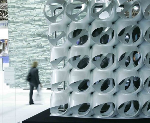 Auch neue Materialkombinationen mit Glas und innovative Glasprodukte zeigen, was die Glasbranche leisten kann. - Messe Düsseldorf - © Messe Düsseldorf
