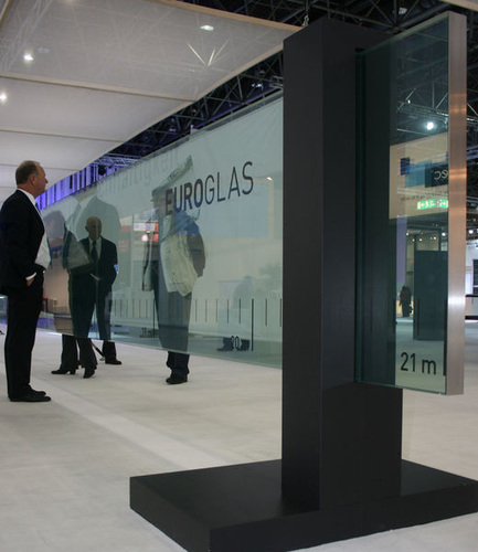 Euroglas stellte einen 21 m langen Glasträger vor. - Matthias Rehberger, GLASWELT - © Matthias Rehberger, GLASWELT
Euroglas stellte einen 21 m langen Glasträger vor. - Matthias Rehberger, GLASWELT - © Matthias Rehberger, GLASWELT