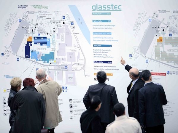 Gute Stimmung herrschte auf der glasstec 2010. Die Aussteller freuten sich über das Investitionsinteresse der Besucher. - Messe Düsseldorf - © Messe Düsseldorf
Gute Stimmung herrschte auf der glasstec 2010. Die Aussteller freuten sich über das Investitionsinteresse der Besucher. - Messe Düsseldorf - © Messe Düsseldorf