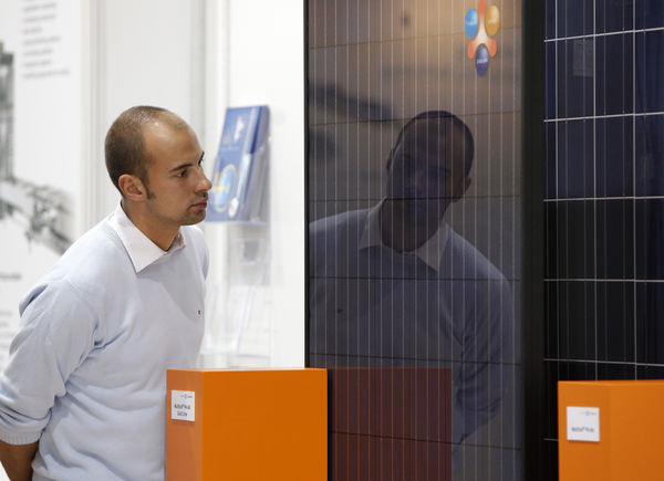 Der PV-Boom hält an. Die Solar- und die Glasbranche suchten auf der Doppelmesse glasstec/solarpeq den Dialog. - Messe Düsseldorf - © Messe Düsseldorf
