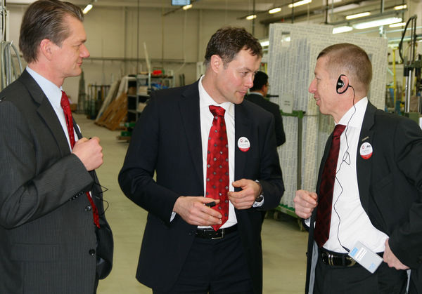 Jörg Holzgrefe im Gespräch mit Siegenia-Aubi-Chef Wieland Frank - Daniel Mund / GLASWELT