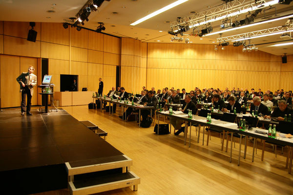Rund 170 Teilnehmer kamen zum Fenster-Türen-Treff nach Villach. - Daniel Mund / GLASWELT