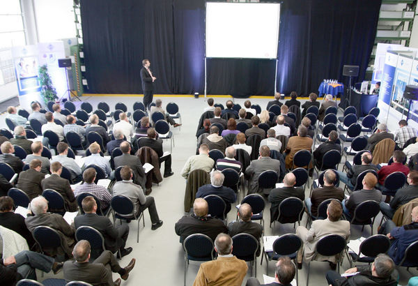 Volles Haus auf einer der 4 Tec-Tagungen, die im März in Sendenhorst stattgefunden hatten. - Daniel Mund / GLASWELT