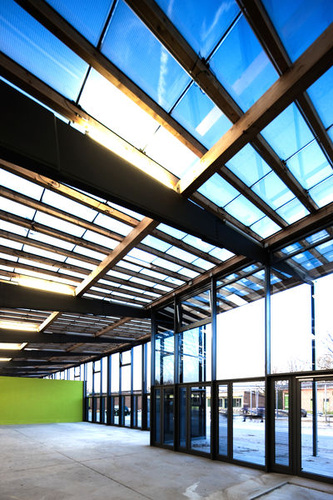 Mit dem Solardach von Energy Glas (160 m lang, 29 m breit) lassen sich jährlich ca. 142 000 kWh Strom erzeugen.