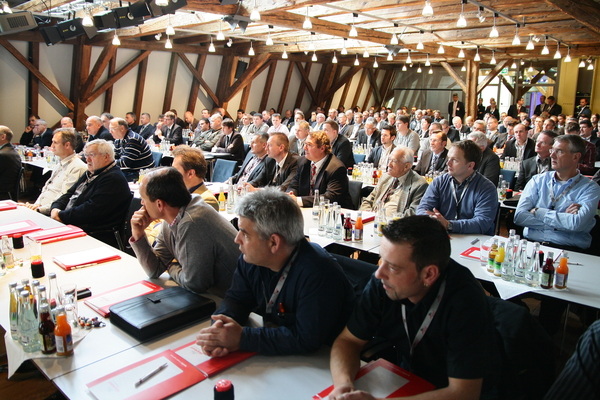 Volles Haus in Ettlingen: Der in der Buhlschen Mühle stattgefundene Innovationstag war mit 160 Teilnehmern so gut besucht wie nie zuvor. - Daniel Mund / glaswelt.de