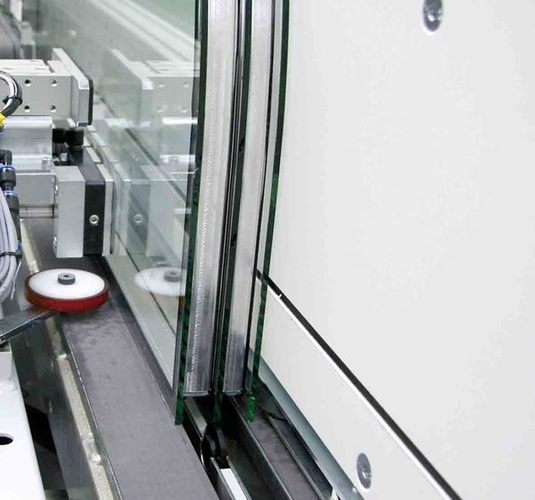 Isolierglashersteller müssen selbst bewerten, welcher Spacer die beste Lösung für die eigene Produktion ist. Isolierglashersteller müssen selbst bewerten, welcher Spacer die beste Lösung für die eigene Produktion ist.