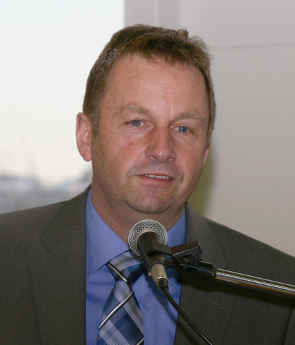 Jürgen Nestle konnte fast 200 Gäste in Hörschweiler begrüßen. - Daniel Mund / glaswelt.de