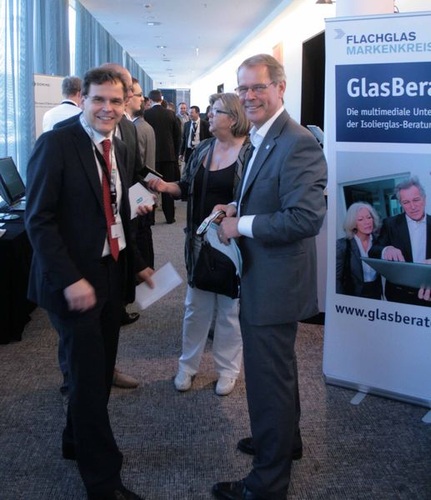 Gute Stimmung in München: Der GlasKongress 2012 wurde von einer Ausstellung begleitet, die von den Teilnehmern zum regen Informationsaustausch genutzt wurde. - Matthias Rehberger, GLASWELT - © Matthias Rehberger, GLASWELT
