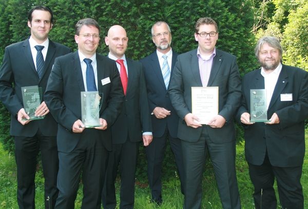Die Gewinner des Isolar-Objektwettbewerbs (v.l.): Mike Sticker, Alexander von Mezynski, Christian Dahlick, Wolfgang Wies, Thomas Pinnekamp und Jochen Kirchner. - Matthias Rehberger, GLASWELT