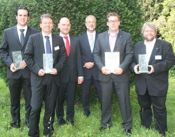 Die Gewinner des Isolar-Objektwettbewerbs (v.l.): Mike Sticker, Alexander von Mezynski, Christian Dahlick, Wolfgang Wies, Thomas Pinnekamp und Jochen Kirchner. - Matthias Rehberger, GLASWELT
