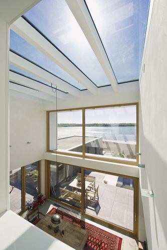 Viel Licht durch große Glasflächen in Dach und Fassade. 3-fach-ISO wird dabei zunehmend als Überkopfverglasung eingesetzt. Für diese gelten hohe Anforderungen. Viel Licht durch große Glasflächen in Dach und Fassade. 3-fach-ISO wird dabei zunehmend als Überkopfverglasung eingesetzt. Für diese gelten hohe Anforderungen.