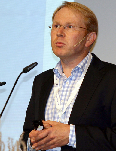 Einer der besten Vorträge auf den Fenstertagen: Martin Langen von B+L Marktdaten referierte über "Premiumbauten 2012" - Daniel Mund / glaswelt.de