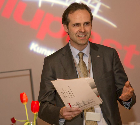 Patrick Seitz bei der Begrüßung auf dem Innovationstag - aluplast