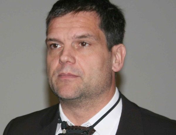 Prof. Jens Schneider (TU Darmstadt). - Matthias Rehberger, GLASWELT