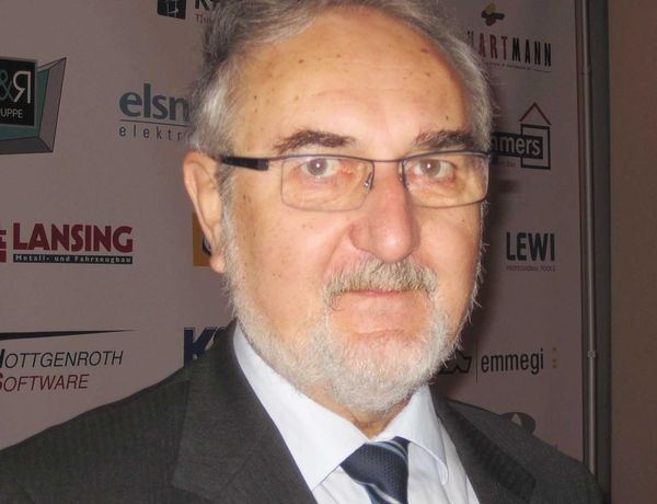 Der Geschäftsführer des Verbands Dr. Steffen Spenke wurde in seinem Amt von den Mitgliedern bestätigt. - Matthias Rehberger, GLASWELT - © Matthias Rehberger, GLASWELT
Der Geschäftsführer des Verbands Dr. Steffen Spenke wurde in seinem Amt von den Mitgliedern bestätigt. - Matthias Rehberger, GLASWELT - © Matthias Rehberger, GLASWELT