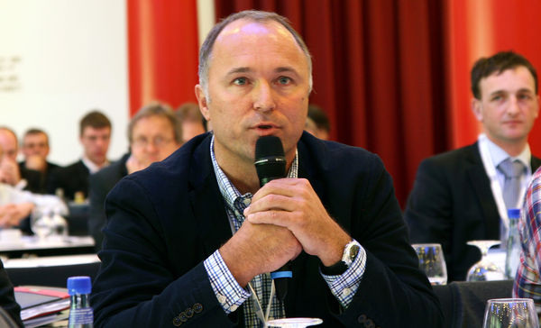 Jan Sehlmann sagte in der Diskussion, was viele dachten: “Wir problematisieren unser qualitativ hochwertiges Holzfenster viel zu häufig.“ - Daniel Mund - © Daniel Mund
Jan Sehlmann sagte in der Diskussion, was viele dachten: “Wir problematisieren unser qualitativ hochwertiges Holzfenster viel zu häufig.“ - Daniel Mund - © Daniel Mund