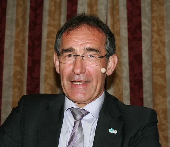 VFF-Präsident Bernhard Helbing - Matthias Rehberger, GLASWELT