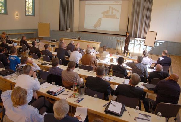Volles Haus bei den 1. Lisec Tech-Tagen in Bad Arolsen. Rund 60 Teilnehmer waren aus der ganzen Republick gekommen. - Matthias Rehberger, www.glaswelt.de