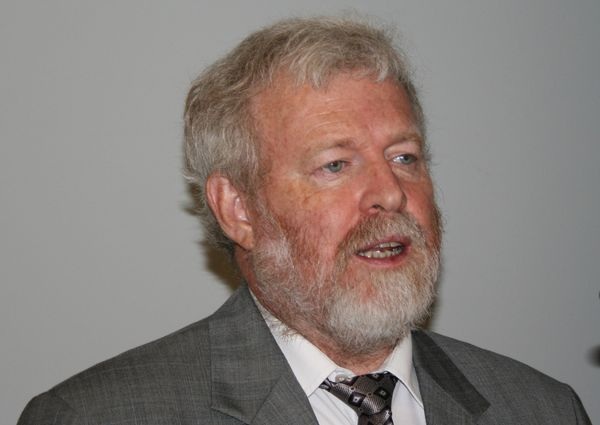 Prof. Franz Feldmeier "Wenn wir über die Lebensdauer von Isolierglas sprechen, ist es schwierig fixe Aussagen zu machen." - Matthias Rehberger, GLASWELT - © Matthias Rehberger, GLASWELT
Prof. Franz Feldmeier "Wenn wir über die Lebensdauer von Isolierglas sprechen, ist es schwierig fixe Aussagen zu machen." - Matthias Rehberger, GLASWELT - © Matthias Rehberger, GLASWELT