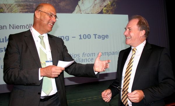 Rechtsprofessor Christian Niemöller (l.) und ift Leiter Ulrich Sieberath diskutierten mit den Teilnehmern über die praktische Auslegung der Bauproduktenverordnung. - Matthias Rehberger