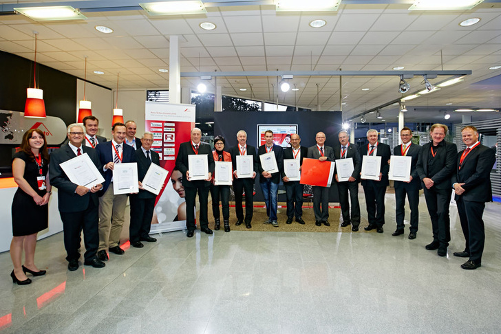 Was “Fensterbau vom Feinsten“ in der Praxis bedeutet, bewiesen die 12 Gewinner der neuen Marktpartner-Aktion von Roto. Die prämierten Referenzobjekte aus unterschiedlichen Segmenten bestätigten die Profi-Kompetenz für ökonomisches, ökologisches, technologisches und zugleich ästhetisches Bauen. - Roto