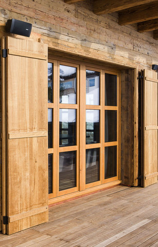 Die aus Eiche gefertigten Fenster erfüllen höchste Ansprüche hinsichtlich Optik, Qualität und Sicherheit. - i+R Fensterbau GmbH/Dietmar Walser