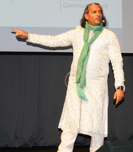 Der Inder Sanjay Sauldie brachte das Thema Internet und Social Media auf den Punkt. - Daniel Mund / glaswelt.de