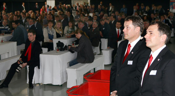 Rund 250 Gäste, darunter viele Händlerkunden konnte die Aldra-Mannschaft in Marl begrüßen - Daniel Mund / glaswelt.de