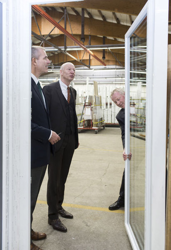 Balkontüren kommen mit der Klebetechnik auch ohne zusätzliche Flügelverstärkung aus. Balkontüren kommen mit der Klebetechnik auch ohne zusätzliche Flügelverstärkung aus.