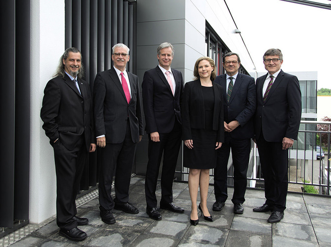 Der neue Aufsichtsrat der WAREMA Renkhoff SE (v.l.n.r.: Bernd Ruppert, Thomas Benz, Dr. Hanns-Peter Ohl, Dr. Christine Alsmann, Dr. Axel Bauer, Manfred Neubert) - Warema