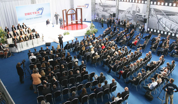 An der Eröffnungsveranstaltung nahmen mehr als 80 Medienvertreter aus drei Ländern teil. - Daniel Mund / glaswelt.de