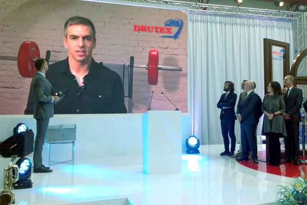 Philipp Lahm grüßt per Videobotschaft zur Feierstunde - Daniel Mund / glaswelt.de