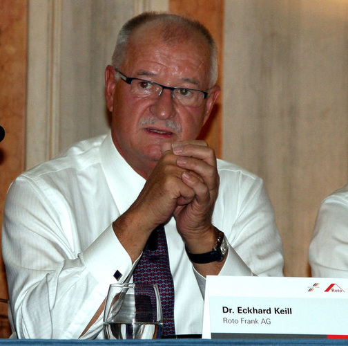 Das "ambitionierte" Roto Ziel sei die Schwarze Umsatz-Null für 2014, so Dr. Keill. - Daniel Mund / glaswelt.de - © Daniel Mund / glaswelt.de
Das "ambitionierte" Roto Ziel sei die Schwarze Umsatz-Null für 2014, so Dr. Keill. - Daniel Mund / glaswelt.de - © Daniel Mund / glaswelt.de