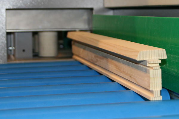 Auch solche filigranen Querschnitte führt die Anlage sicher durch die Bearbeitung. - Daniel Mund